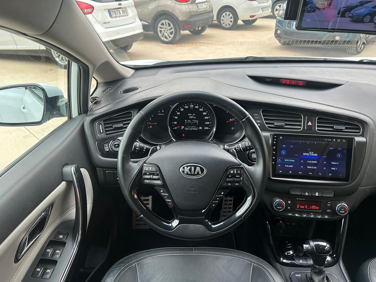 KIA CEE'D EMOTION 1.6 CRDI AUTO SPANISH LHD IN SPAIN 76000 MILES SUPERB 2014
